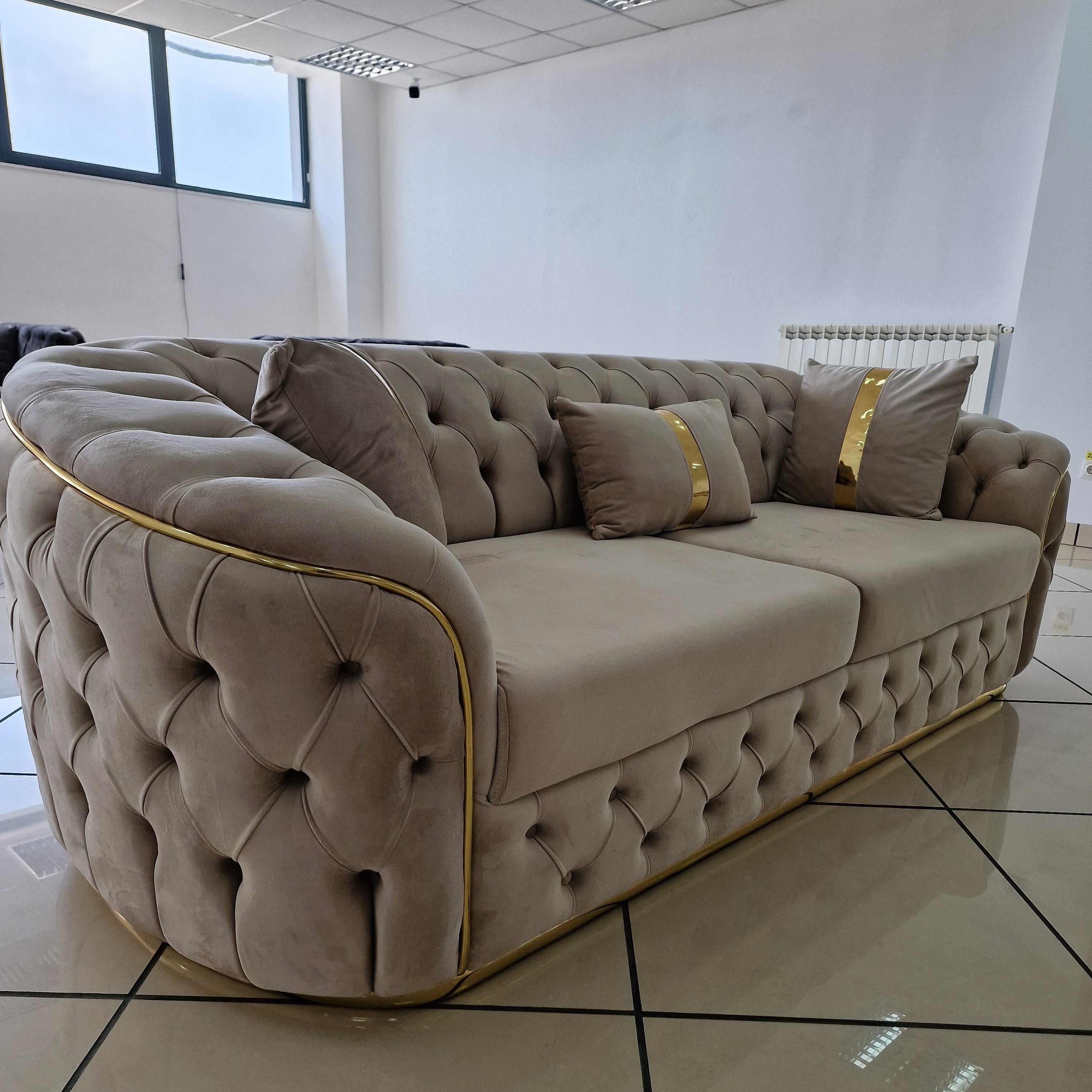 Masa din colectia Lugano de la IMPACT MOB, cu finisaj modern și design elegant, imagine vizualizare detaliu a mobilierului.