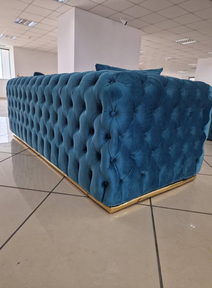 Extreme California velvet sofa by IMPACT MOB, showcasing plush velvet upholstery and modern design in a stylish living room.