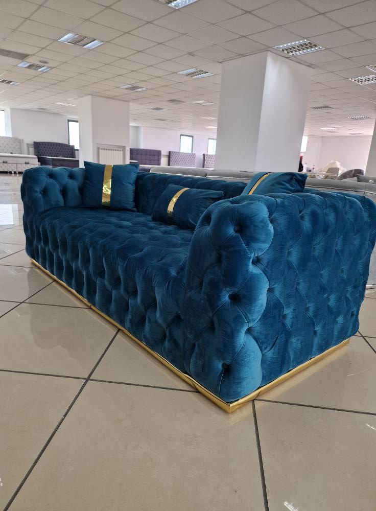 Extreme California velvet sofa by IMPACT MOB, showcasing plush fabric and modern design in a stylish living room setting.