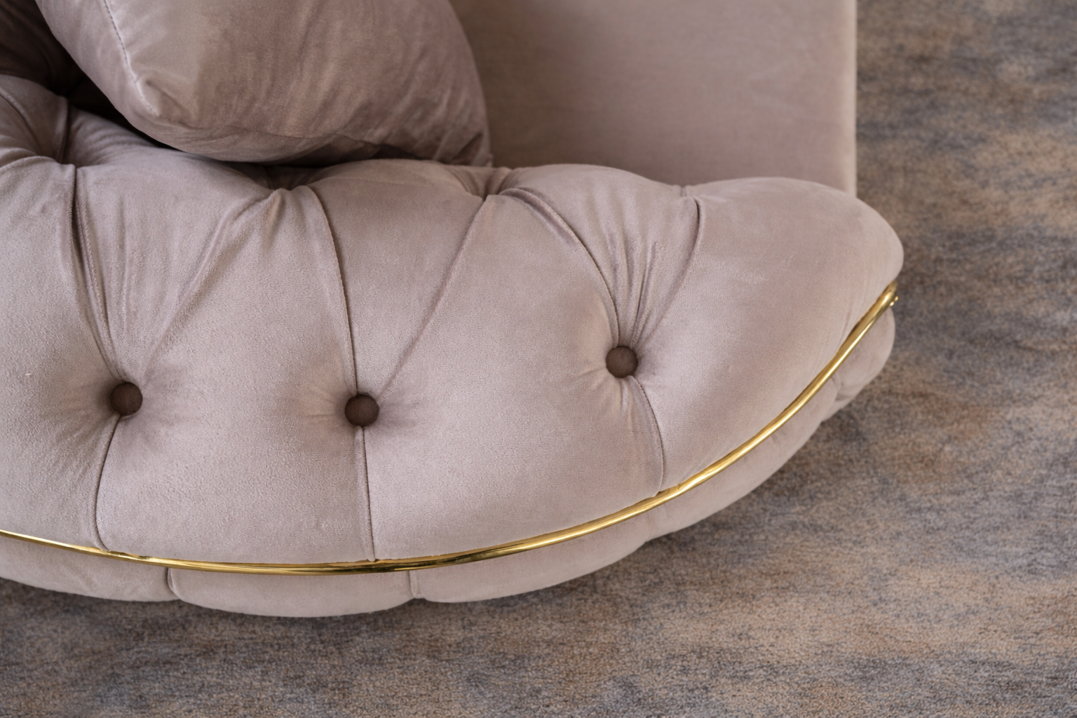 Canapea extensibilă IMPACT MOB Lugano pentru 4 persoane, cu design modern și tapițerie confortabilă.