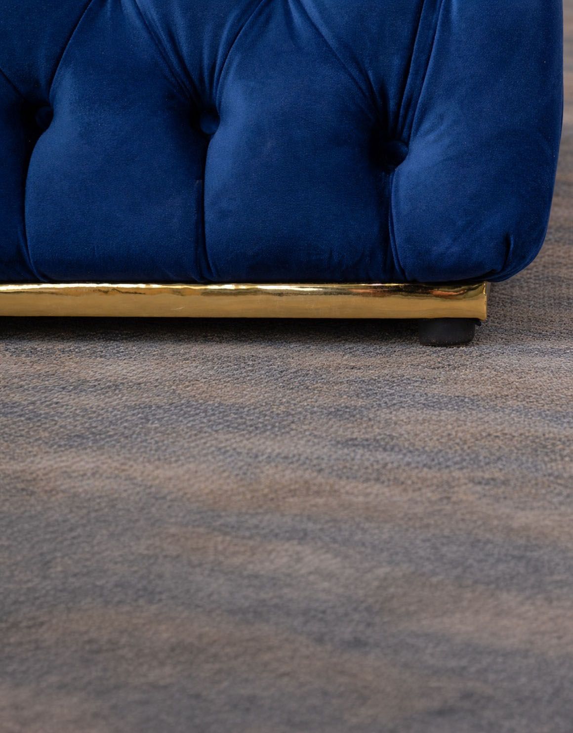 Extreme Caltar California velvet upholstery in 270x270 cm, shown in a close-up of the soft, luxurious fabric.