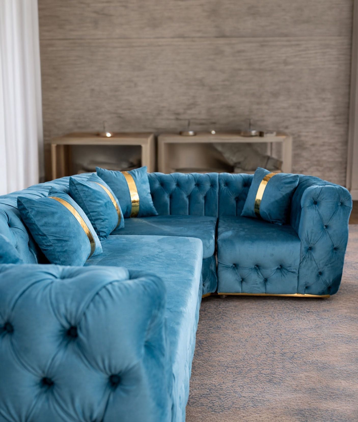 California fixed corner sofa 180 x 270 cm with a coffee table by IMPACT MOB in a modern living room setting.