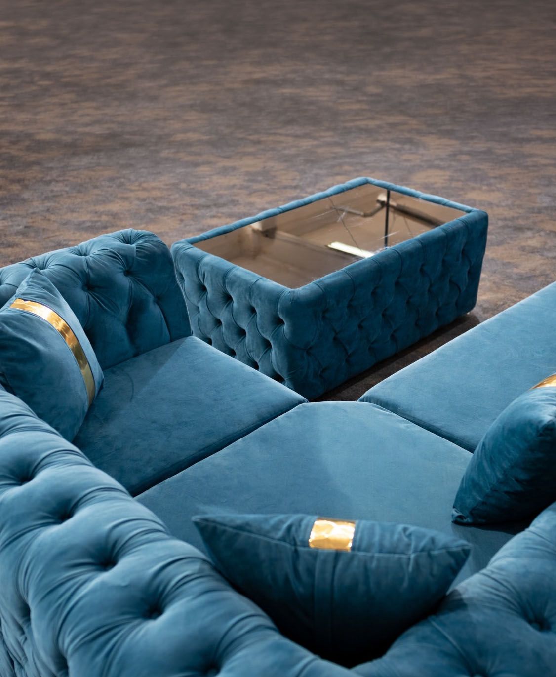 California fixed corner sofa 180 x 270 cm with coffee table by IMPACT MOB in a modern living room setting.