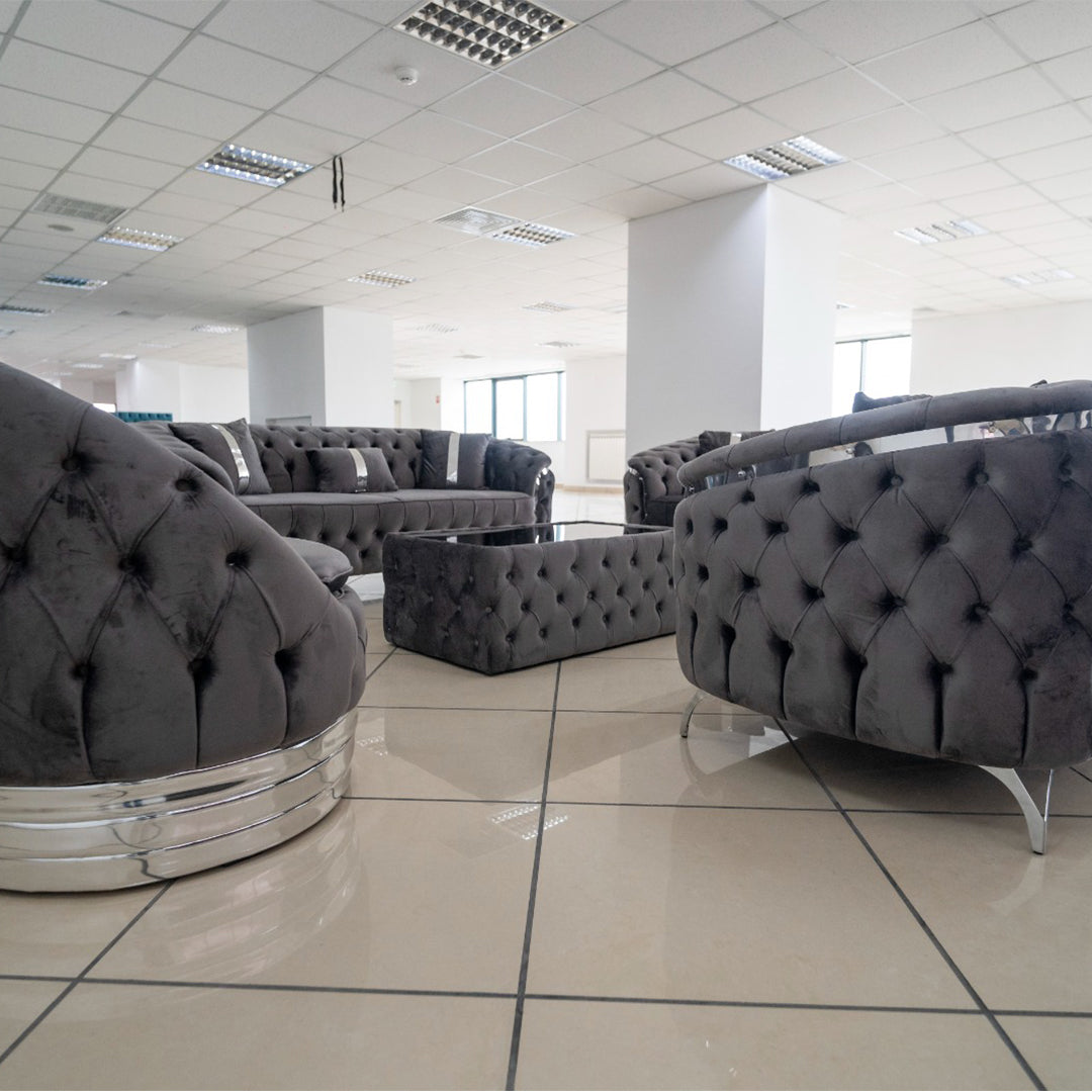 Imagine cu o piesă din colecția Cavali de la IMPACT MOB, cu detalii elegante și finisaje de calitate.