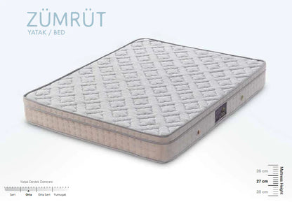 Dormitor decorat cu pat tapițat din catifea de lux, evidențiind combinația de nuanțe și accesorii decorative.