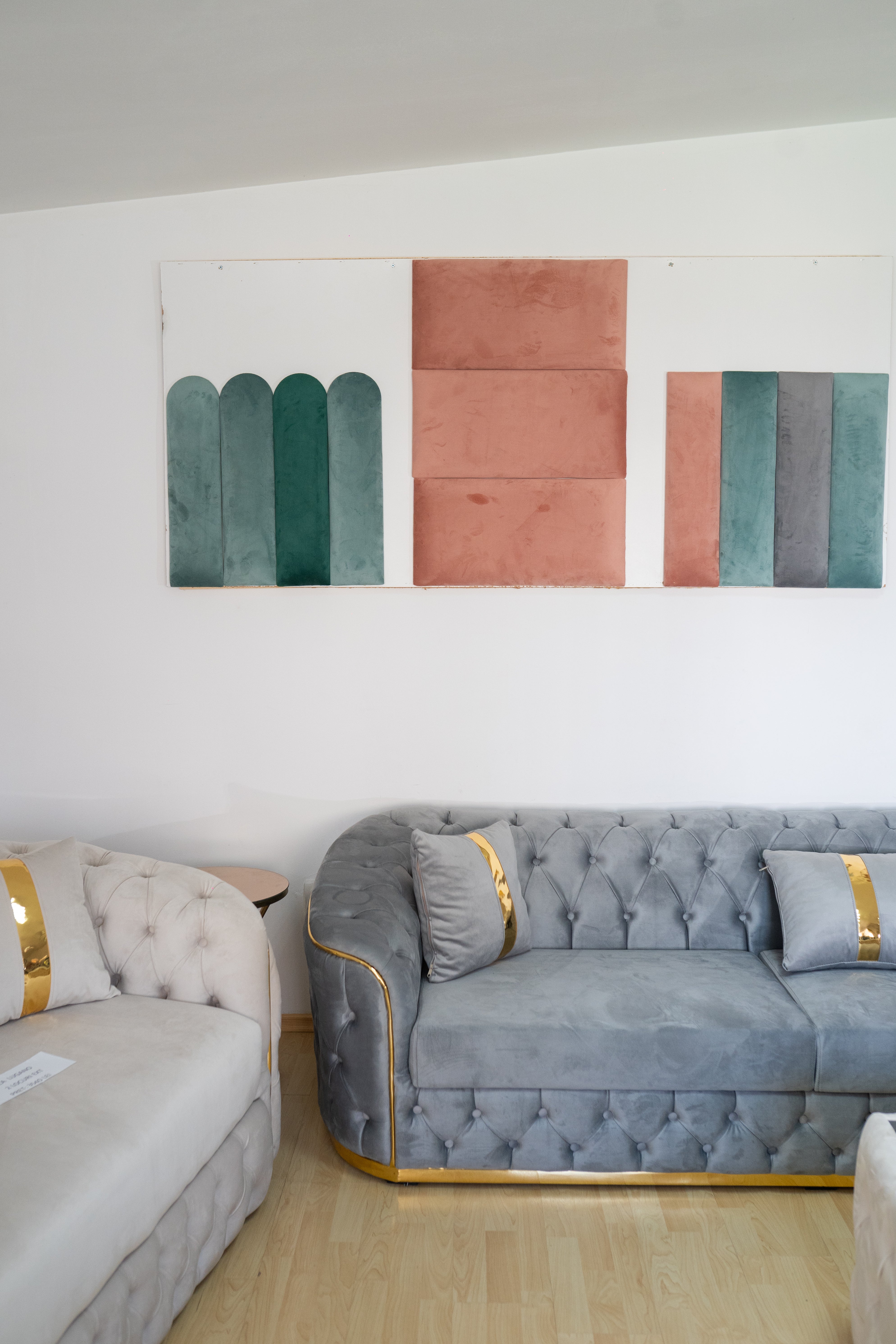 Panou decorativ tapițat în formă de arcadă, dimensiuni 60cm x 15cm, cu finisaj textil, de la IMPACT MOB.