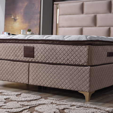 Design elegant și modern al patului tapitat Bianca, perfect pentru orice stil de dormitor.
