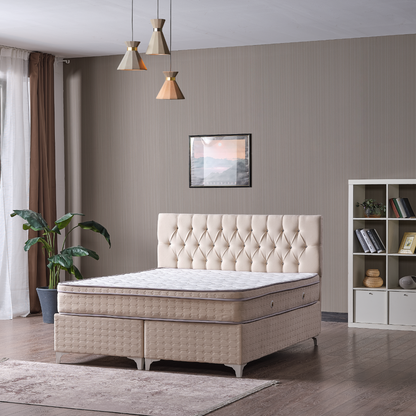 Pat tapițat de lux din catifea, cu ladă de depozitare și structură metalică, ideal pentru un dormitor elegant.