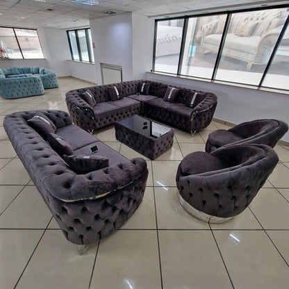 Imagine cu o colecție Cavali de la Impact Mob, prezentând articole elegante și moderne din colecția Cavali.