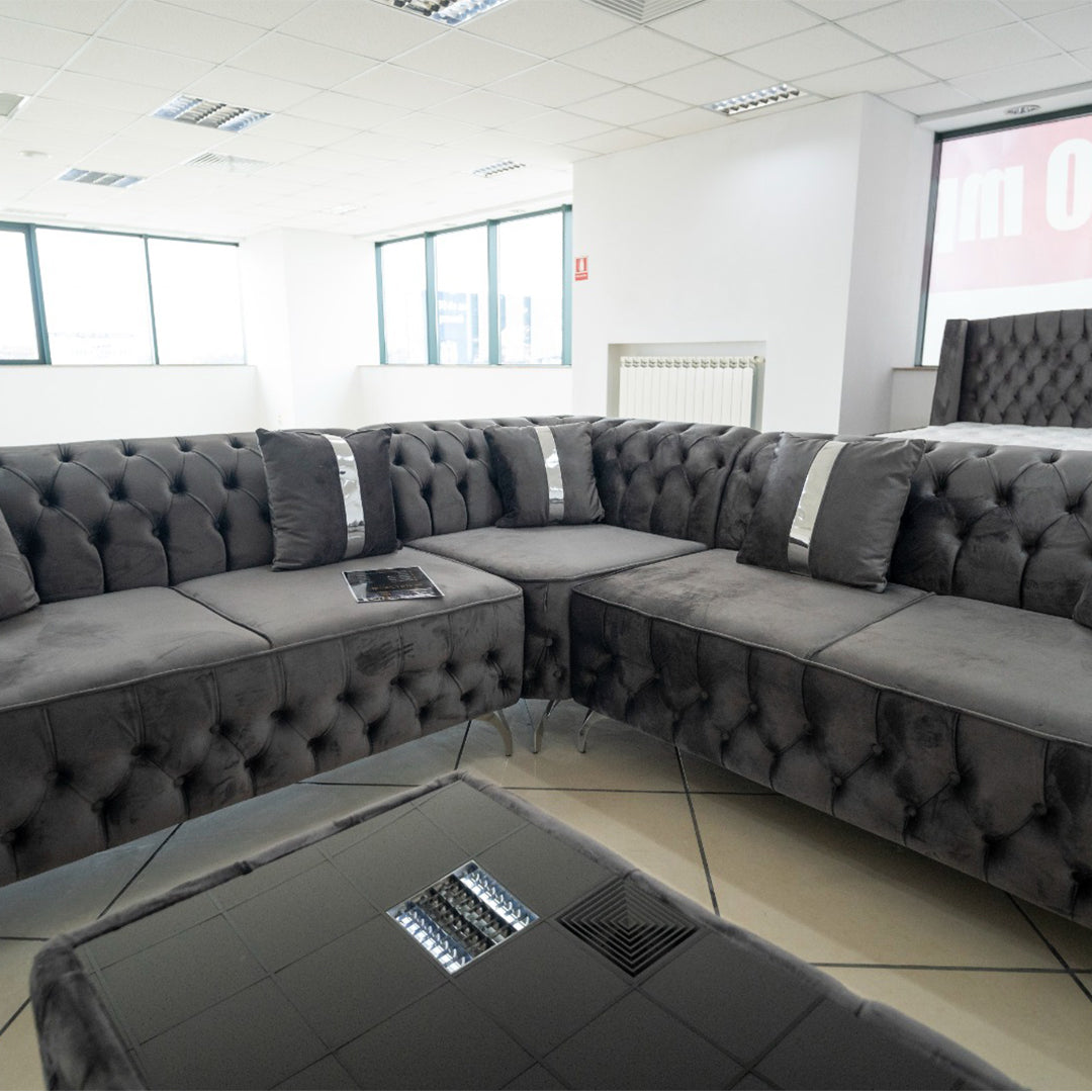Imagine cu un set de mobilier din colecția Cavali de la Impact MOB, prezentând detalii elegante și finisaje de calitate.