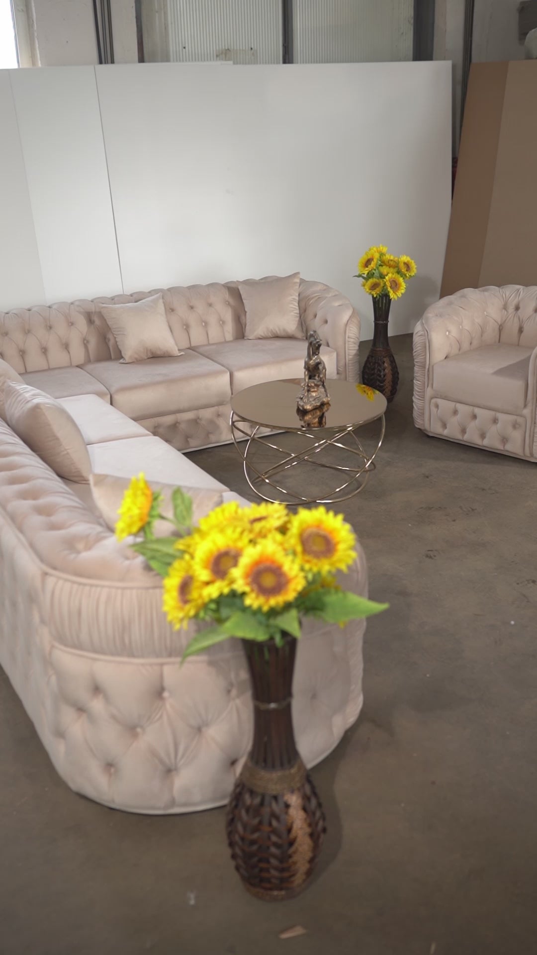 Încărcați videoclipul: Xtreme – Colțar extensibil 350×270 cm cu 2 fotolii