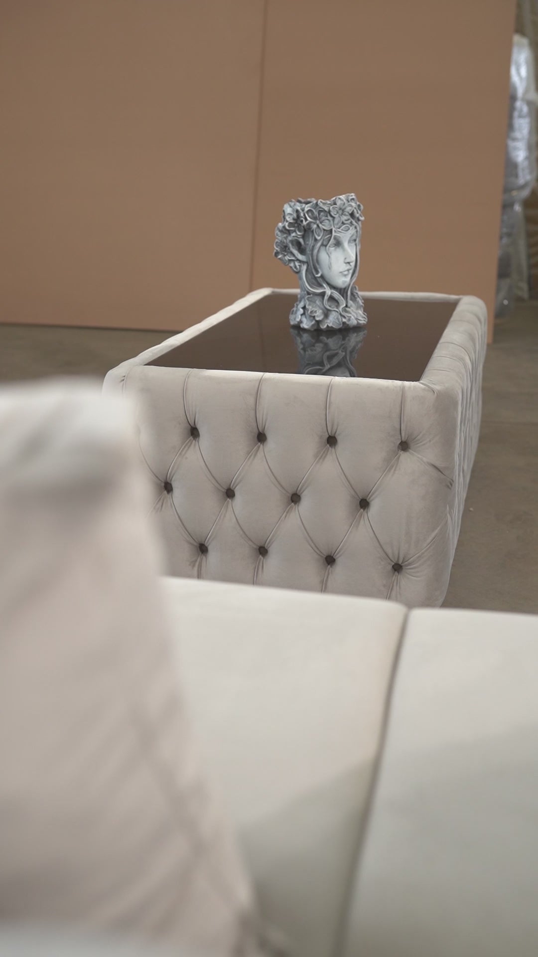 Încărcați videoclipul: Lugano – Colțar fix 400×300 cm cu măsuță de cafea